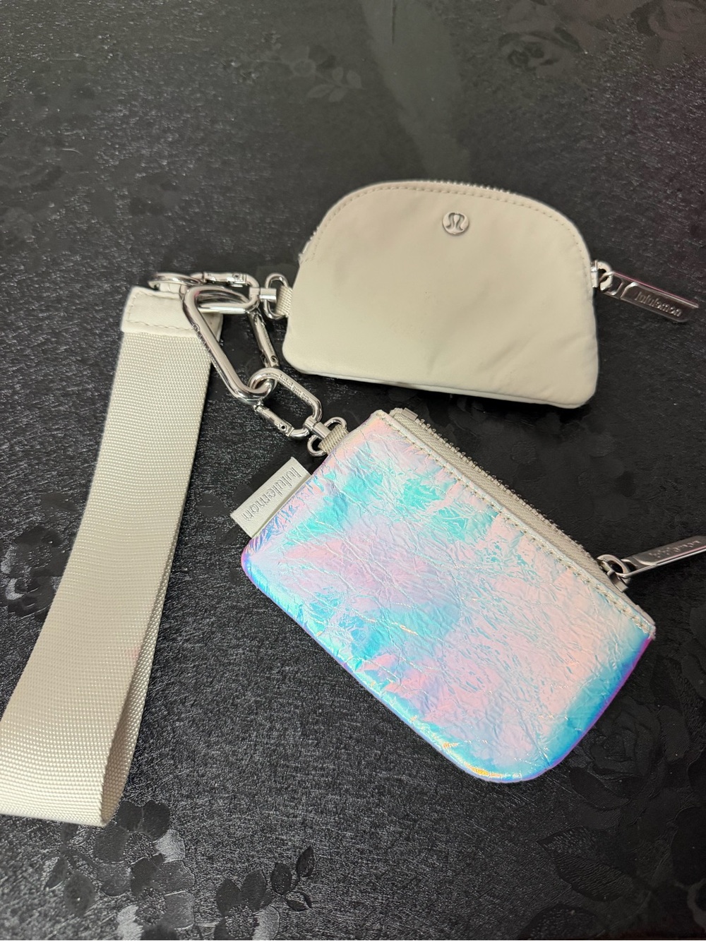 LULULEMON | DUAL WRISTLET WALLET IRIDESCENT & BONE - Picture 3 of 8